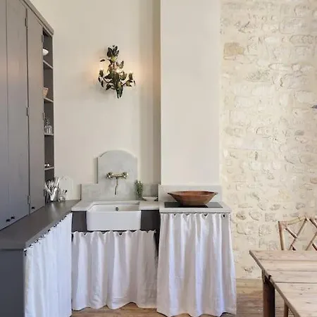 Porte Aiguiere - Coeur Historique Apartment Saintes